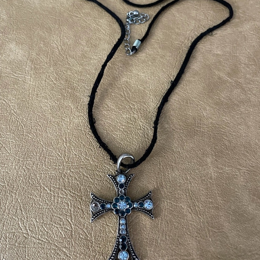 Lia sophia cross